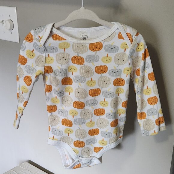 5 piece Halloween Onesie Set - Unisex size 6-12 months - Picture 2 of 6